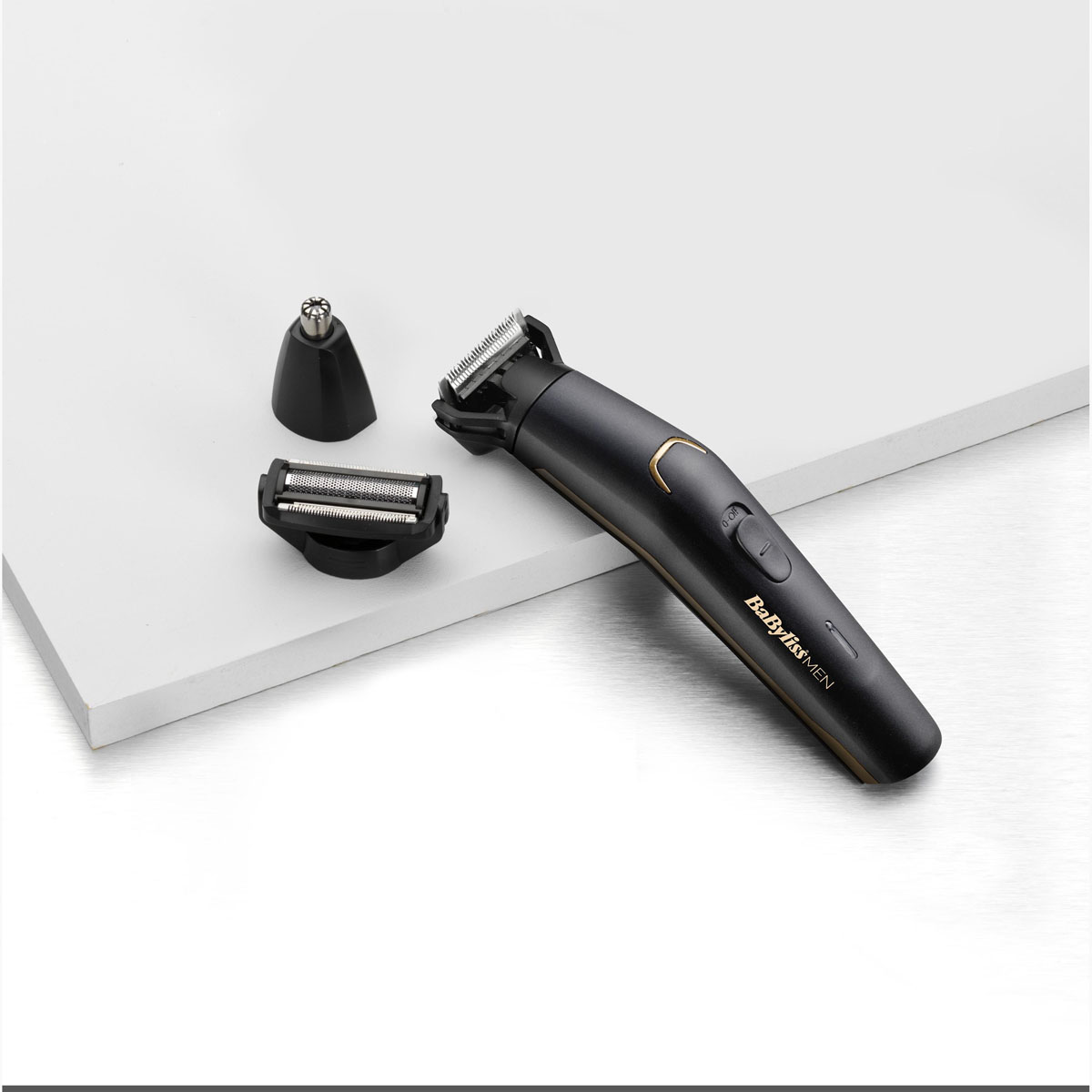 Multi-Trymer Babyliss Carbon Titanium grafika przedstawia trymer pod skosem